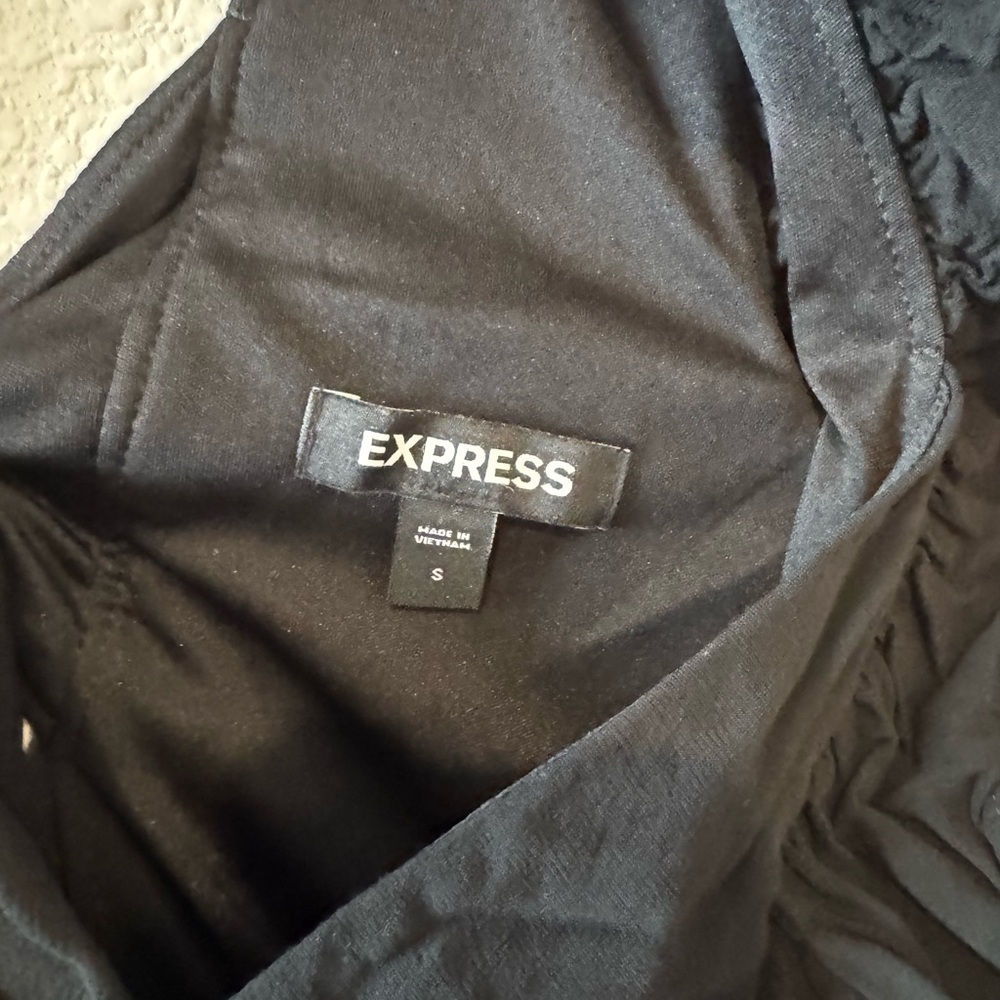 Express Black Ruffled Crop Top - Picture 3 of 3